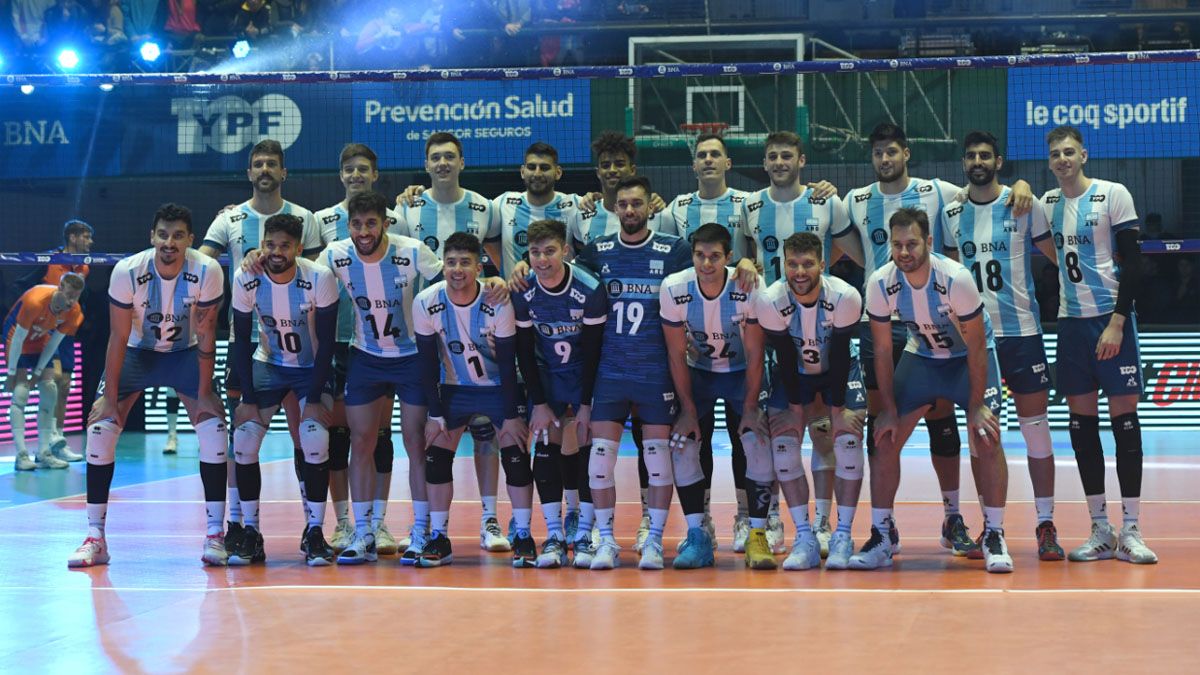 La selección de vóley, con Agustín Loser, celebró el bronce obtenido en Tokio