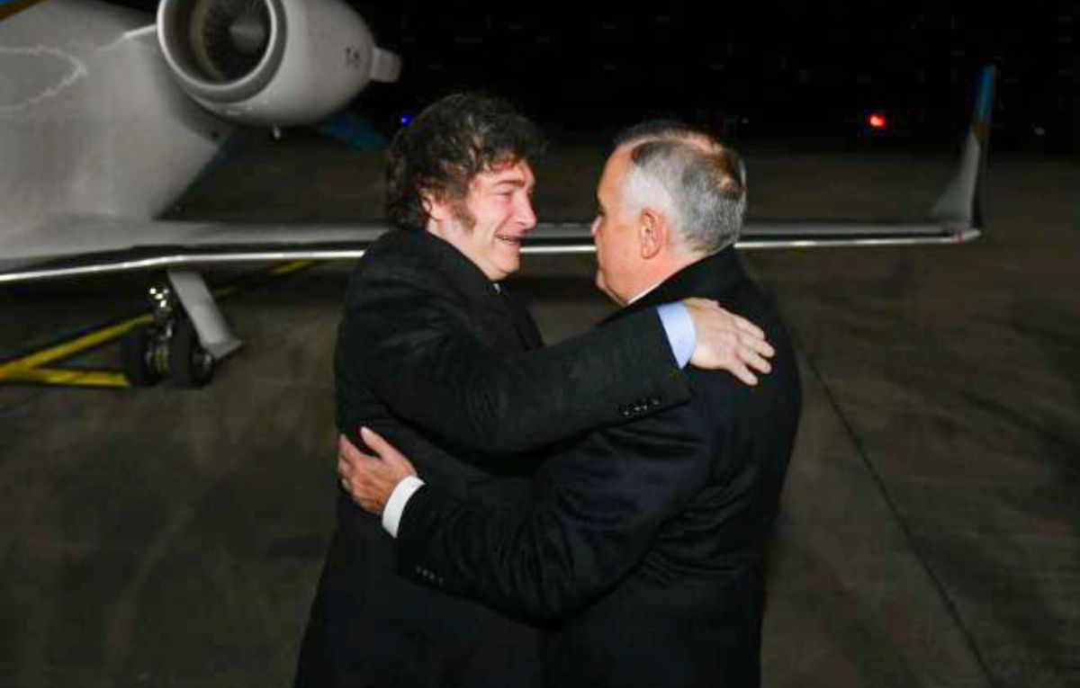 Osvaldo Jaldo, gobernador de Tucumán, recibió al presidente Javier Milei. Osvaldo Jaldo, gobernador de Tucumán, recibió al presidente Javier Milei.