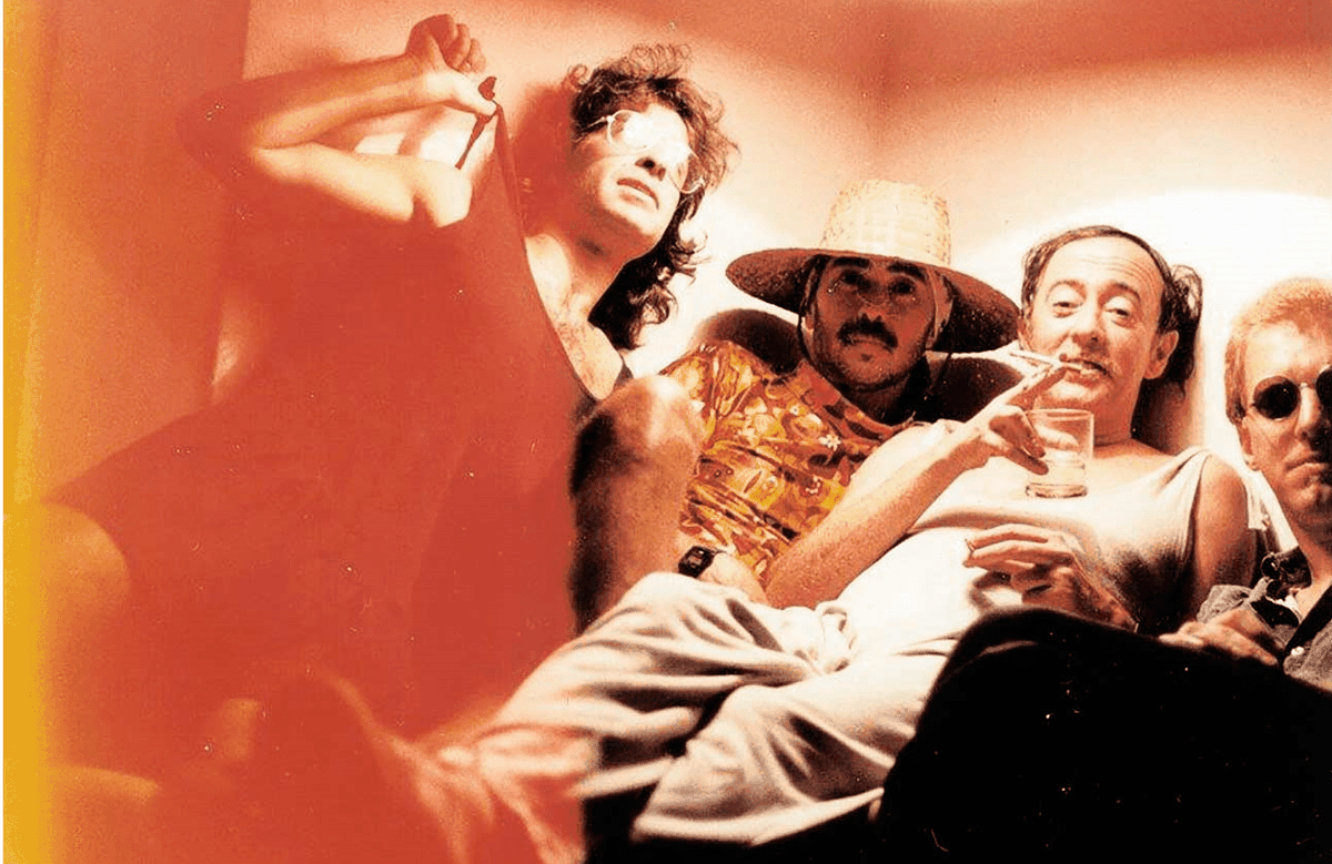 El Señor de los Venenos. Murió Enrique Symns, el "monje" negro de Los Redondos.