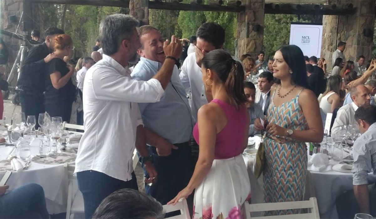 Ulpiano Suarez y los tunuyaninos Martín Aveiro y Emir Andraos. Esperaba a un costado Flor Destéfanis.