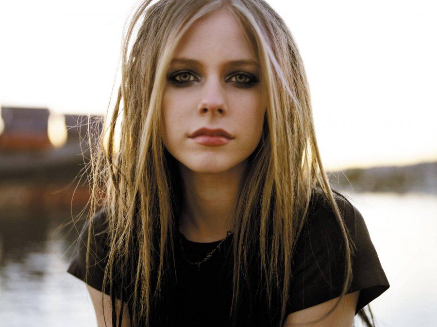 Avril Lavigne anunció un nuevo álbum tras tres años