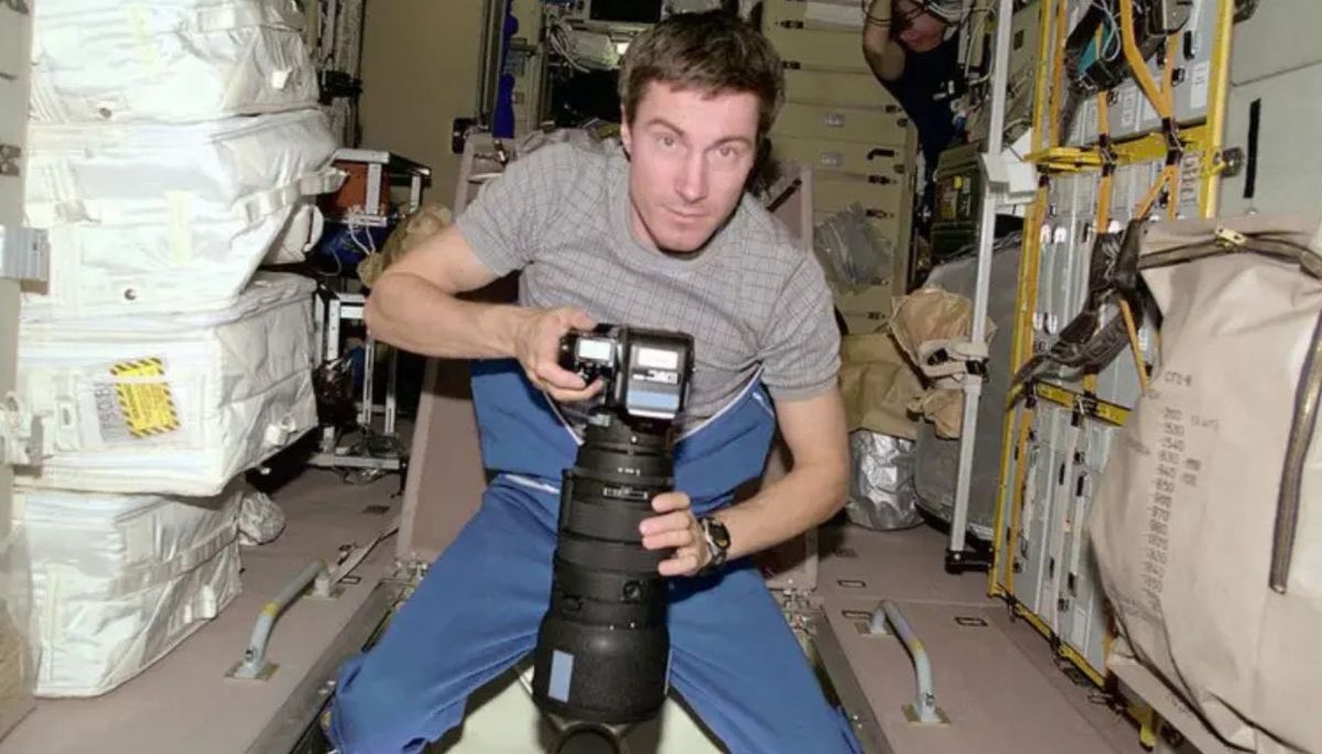 Krikalev no fue el único astronauta a bordo de la estación espacial MIR. Krikalev no fue el único astronauta a bordo de la estación espacial MIR.