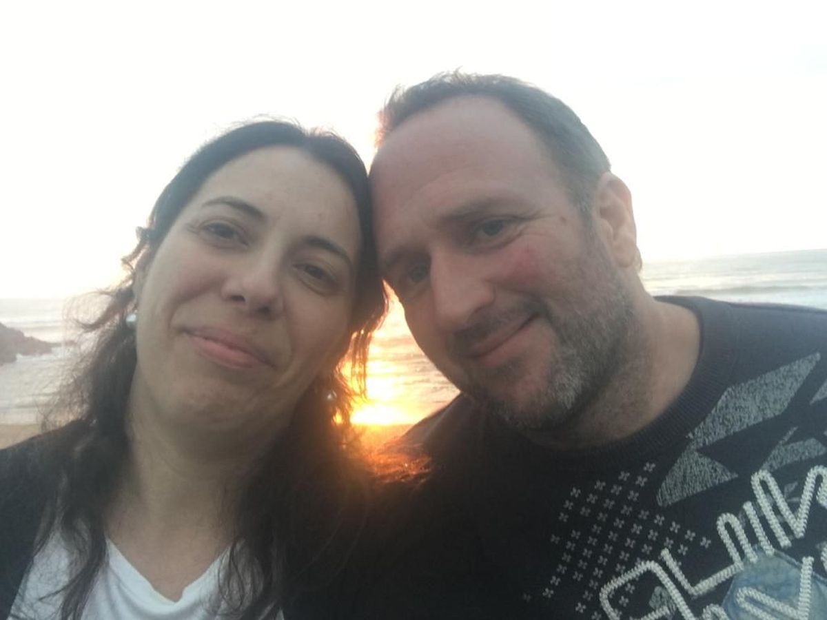 La pareja de vacaciones en la playa de Anglet, una zona costera ubicada en el País Vasco