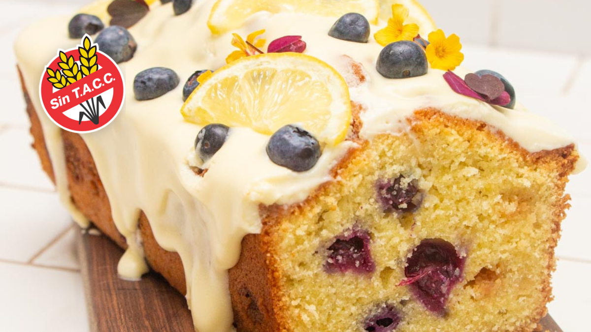 Crea un budín de limón y arándanos exquisito y esponjoso sin TACC ni lactosa con esta sencilla receta. Crea un budín de limón y arándanos exquisito y esponjoso sin TACC ni lactosa con esta sencilla receta.