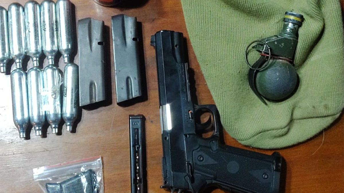 Parte de las armas secuestradas en los allanamientos producto de la lucha contra el narcotráfico.
