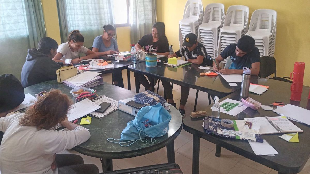 El libro se denomina Tres Treinta y son relatos de los propios estudiantes. El libro se denomina Tres Treinta y son relatos de los propios estudiantes.