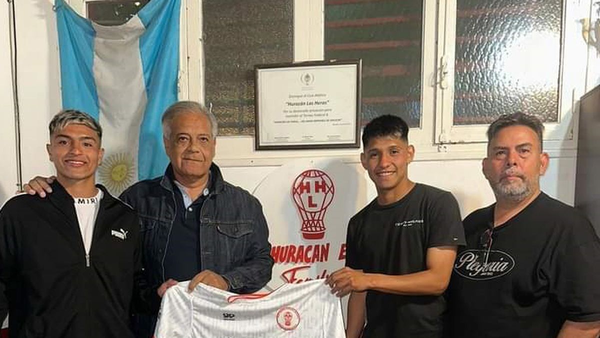 Matías Dieli y Lucas López firmaron su contrato con Huracán Las Heras. Matías Dieli y Lucas López firmaron su contrato con Huracán Las Heras.