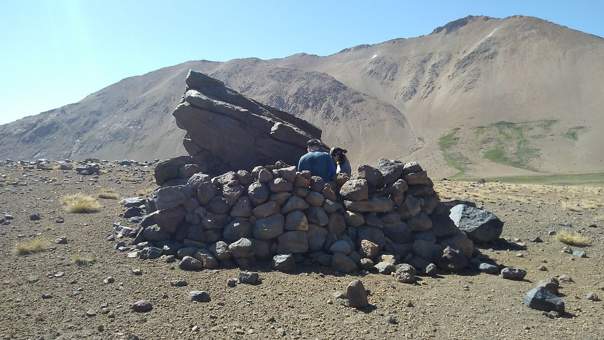 Una de las paredes pircadas -presuntamente incas- que se hallaron en la zona de El Azufre (Malargüe). Una de las paredes pircadas -presuntamente incas- que se hallaron en la zona de El Azufre (Malargüe).