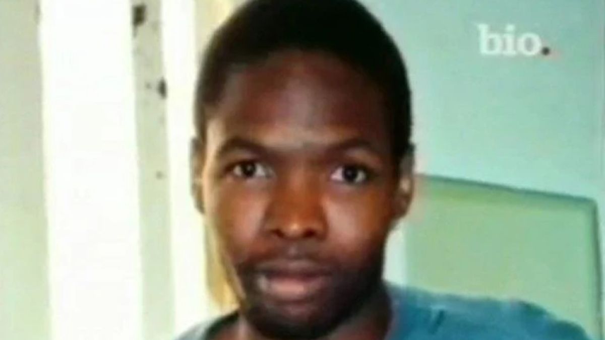 Moses Sithole, más conocido como "el asesino del ABC" fue un temible criminal de Sudáfrica que violó y mató al menos a 38 mujeres Moses Sithole, más conocido como "el asesino del ABC" fue un temible criminal de Sudáfrica que violó y mató al menos a 38 mujeres