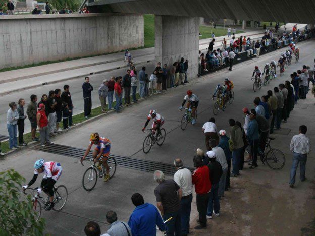 La temporada de ciclismo de ruta se inicia en el Parque Central