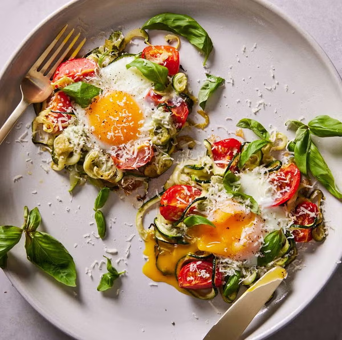 Las personas con dinero tienen una rutina marcada en su desayuno. Las personas con dinero tienen una rutina marcada en su desayuno.