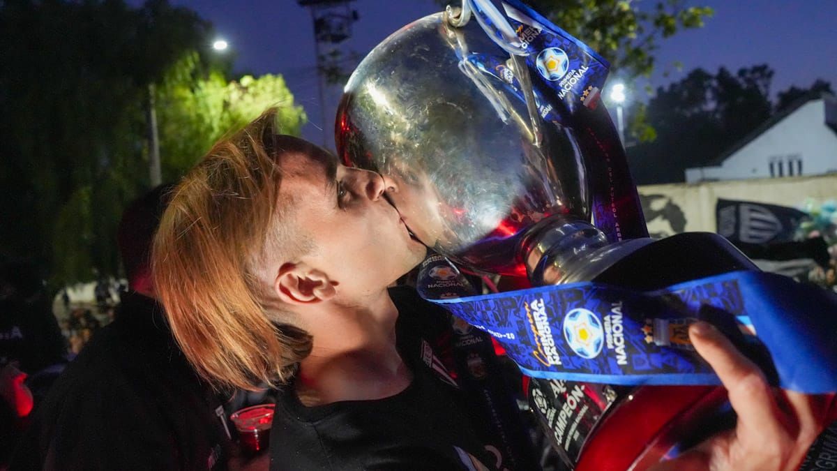 Gimnasia y Esgrima es de Primera y los campeones fueron recibidos por una multitud blanquinegra