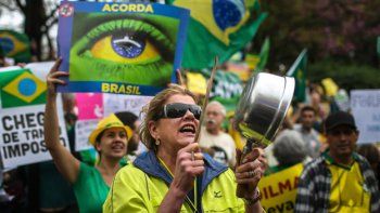 La presidenta de Brasil rechazó pedido de dimisión de la oposición