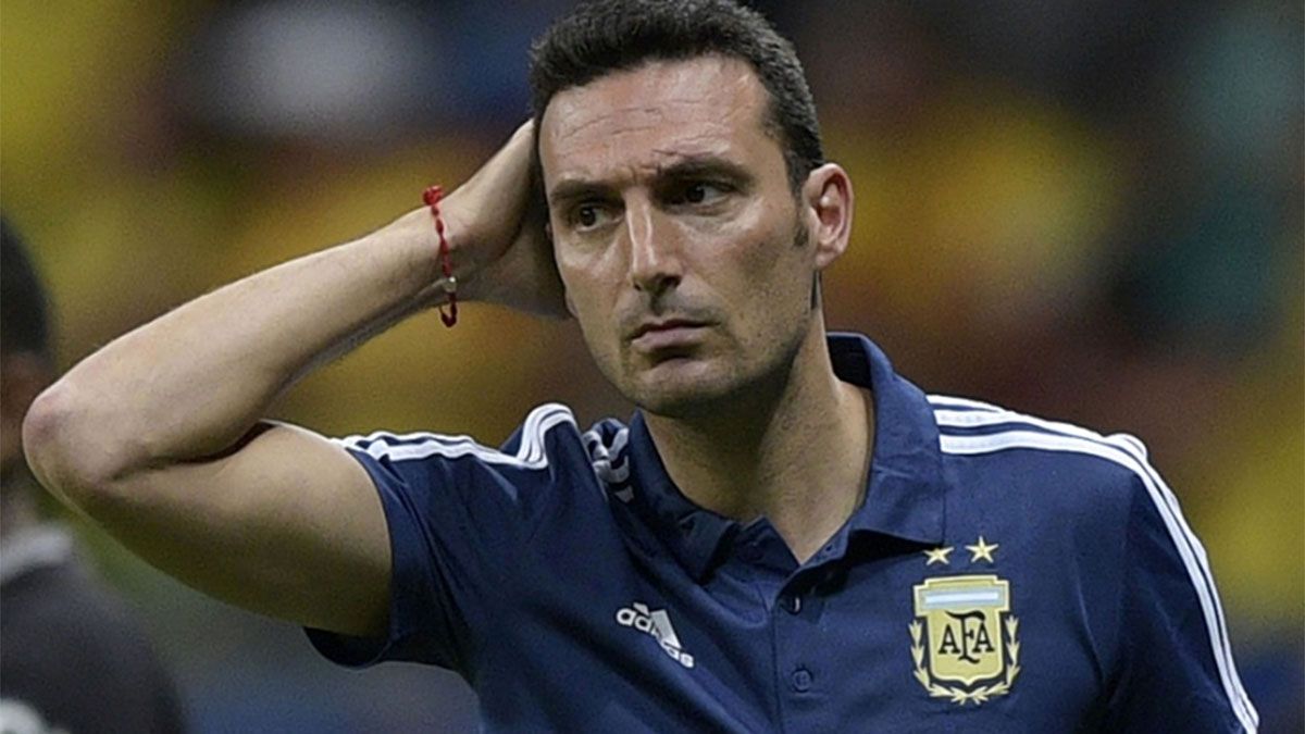 Scaloni se preocupa por la lesión que tiene el Papu Gómez.