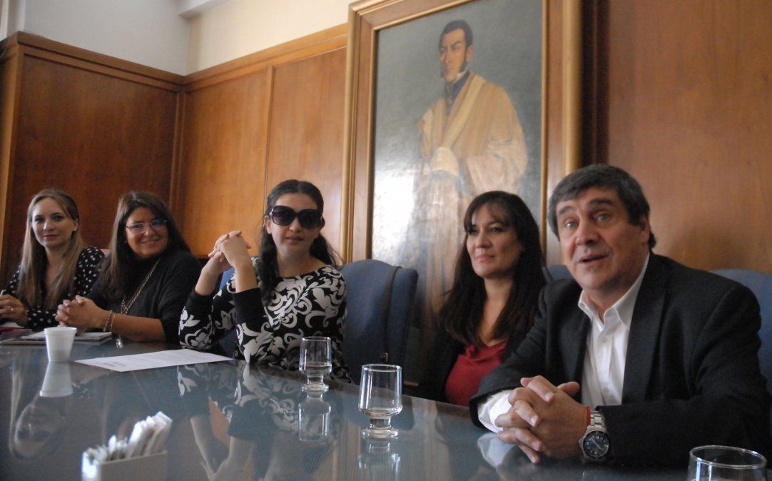 Transfieren fondos para ayudar a mujeres en situación de violencia