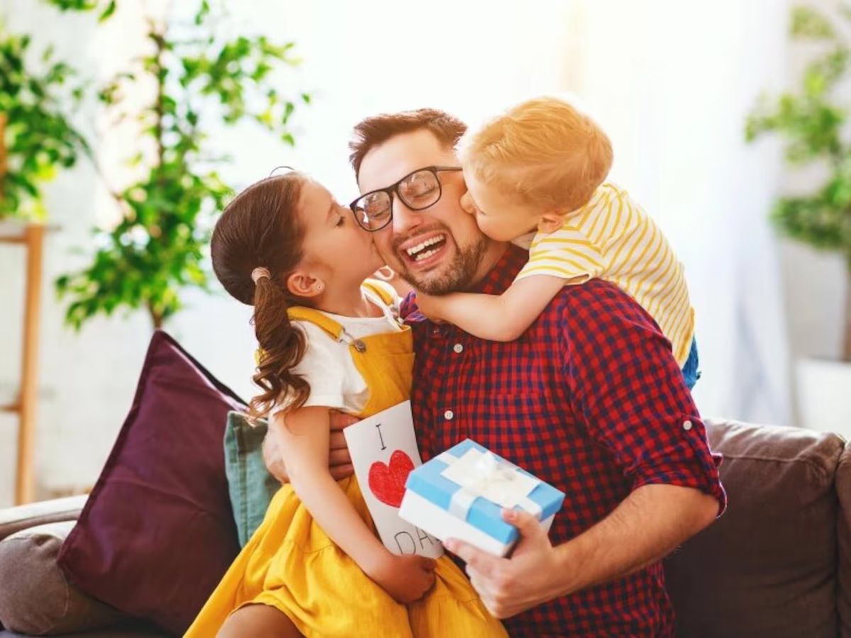 Los 3 planes más divertidos para festejar el Día del Padre en familia. Los 3 planes más divertidos para festejar el Día del Padre en familia.