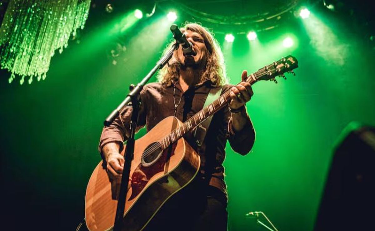 Sebastián Dubarbier, del fútbol a la cerveza y el rock. Sebastián Dubarbier, del fútbol a la cerveza y el rock.