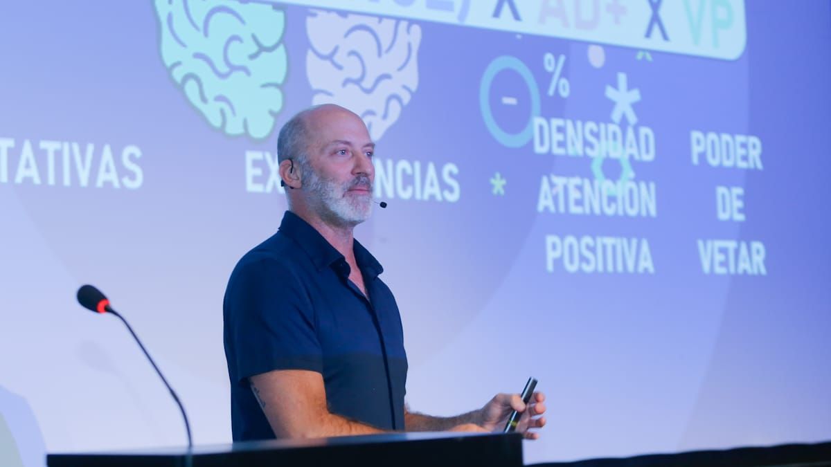 Estanislao Bachrach, experto en neurociencias que disertó en el panel del Banco Macro durante el 7mo Foro de Inversiones y Negocios. Estanislao Bachrach, experto en neurociencias que disertó en el panel del Banco Macro durante el 7mo Foro de Inversiones y Negocios.