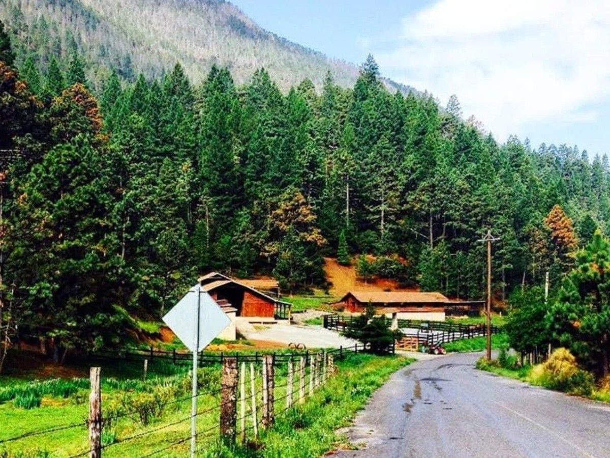Los bosques y la tranquilidad son los principales atractivos de este pueblo. Los bosques y la tranquilidad son los principales atractivos de este pueblo.