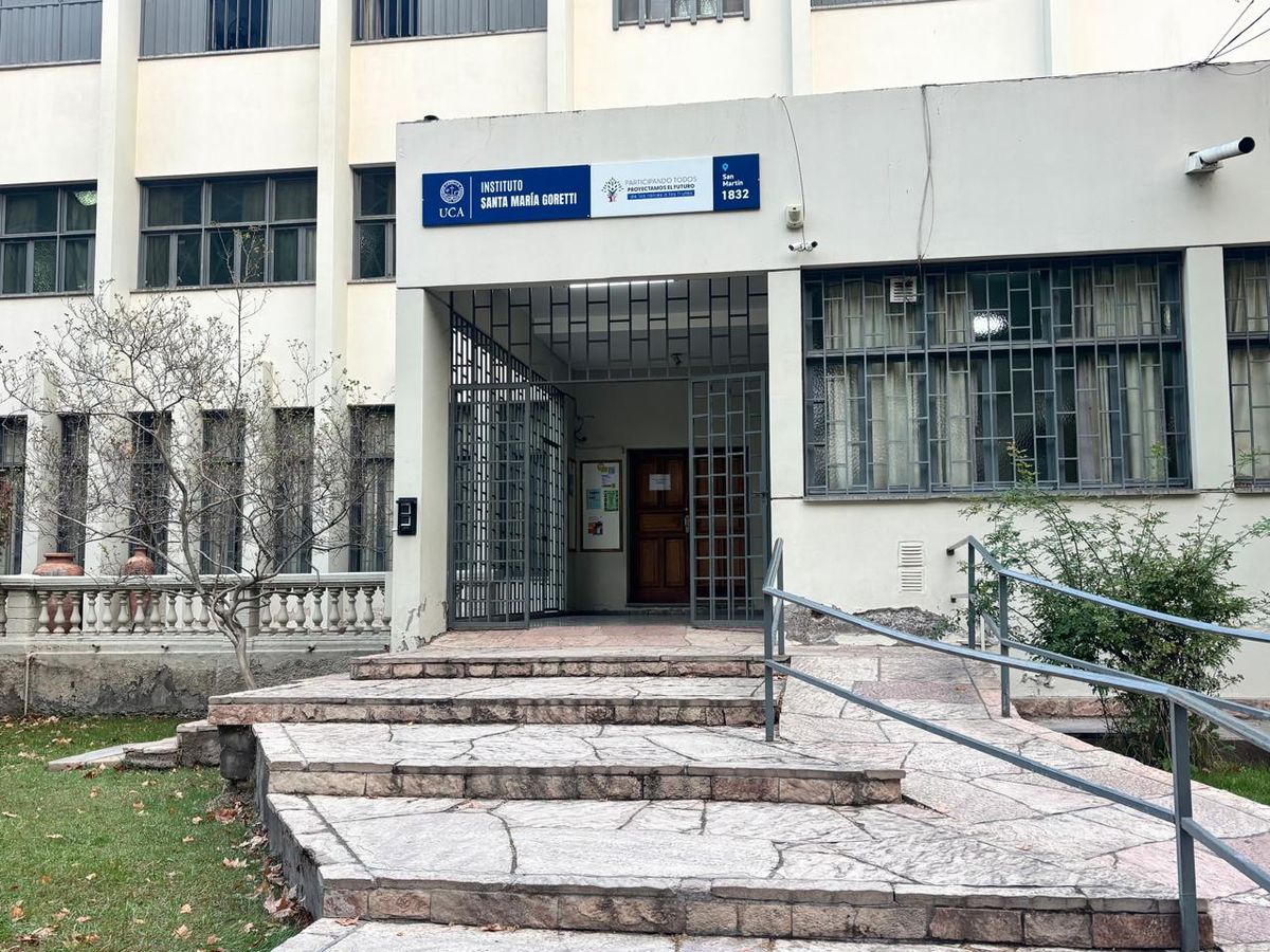 Por las pintadas amenazantes de tiroteo, un alumno de la escuela Goretti de Luján fue expulsado y otros dos fueron sancionados con quita de puntos del scoring. Foto: Matías Pascualetti