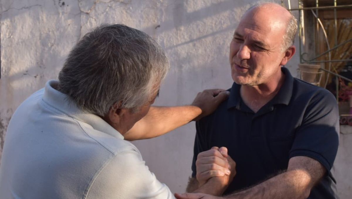 Guillermo Carmona es precandidato a gobernador en el Frente Elegí. Junto a Liliana Paponet, intentará ganarle las PASO a la dupla Omar Parisi-Lucas Ilardo, alineada con La Cámpora y el ciurquismo. Guillermo Carmona es precandidato a gobernador en el Frente Elegí. Junto a Liliana Paponet, intentará ganarle las PASO a la dupla Omar Parisi-Lucas Ilardo, alineada con La Cámpora y el ciurquismo.