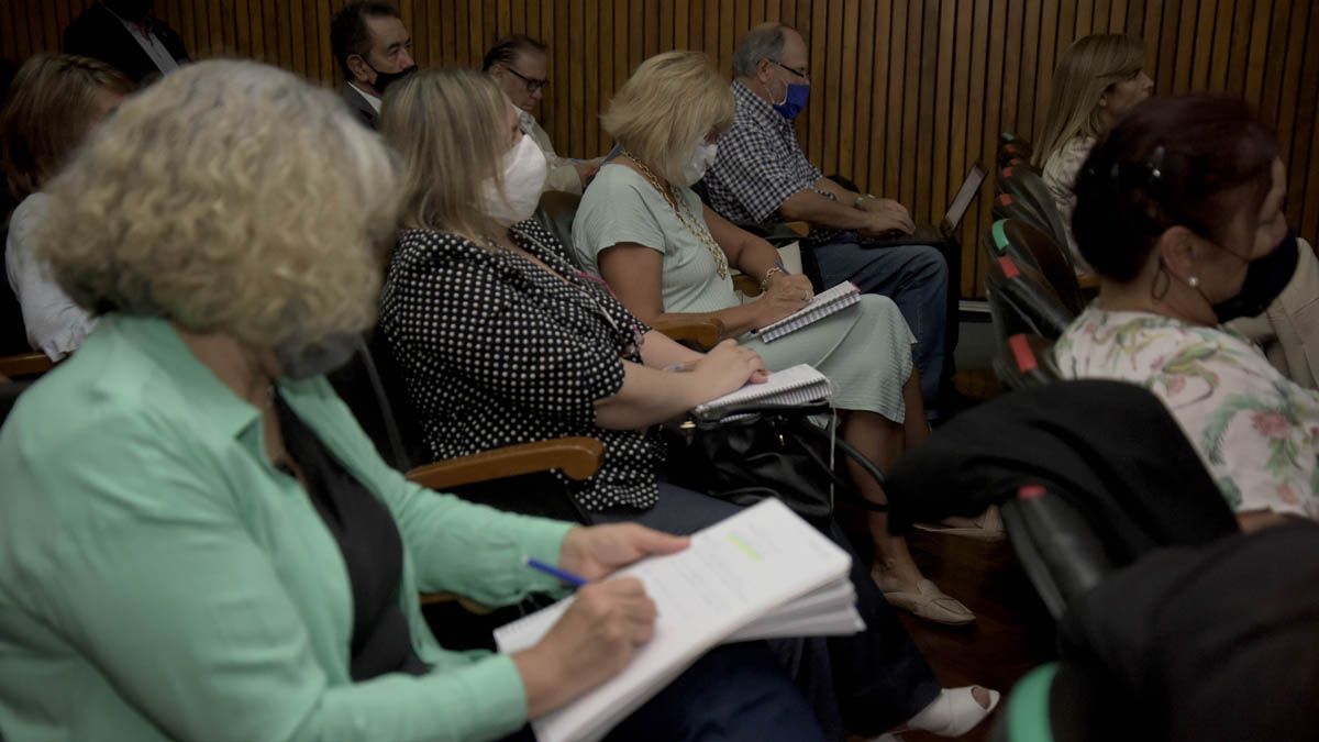 Previa a la reunión con Ulpiano Suarez, Thomas mantuvo una charla con supervisores y rectores de la Ciudad de Mendoza.