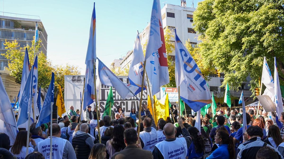 Elecciones 2025 en el SUTE: dos sectores del peronismo se enfrentan como principales candidatos a suceder a Cristina Sedano. Elecciones 2025 en el SUTE: dos sectores del peronismo se enfrentan como principales candidatos a suceder a Cristina Sedano.