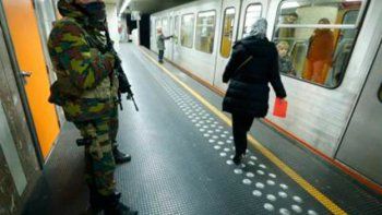 Abrieron el metro y los colegios de Bruselas bajo fuertes medidas de seguridad