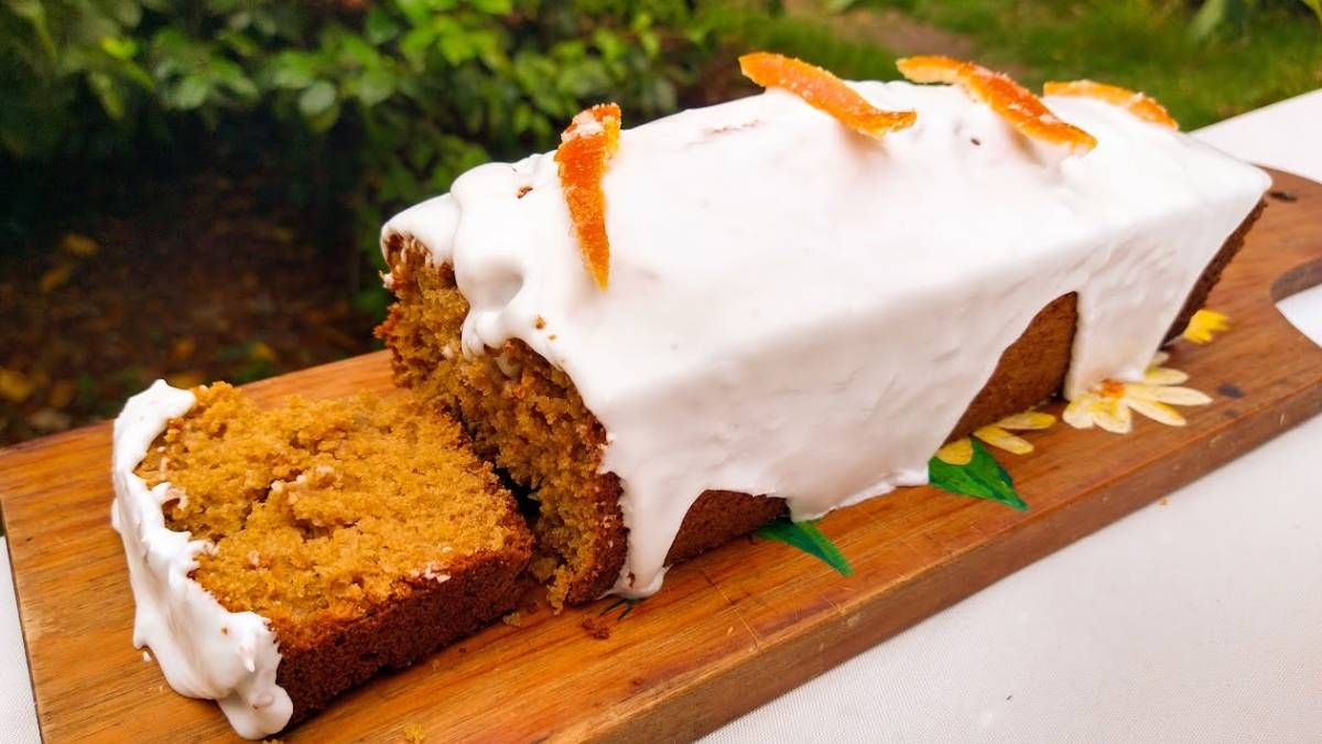 Budín de avena y naranja, una de las recetas sin harina más deliciosas y eficaces para bajar de peso.&nbsp;