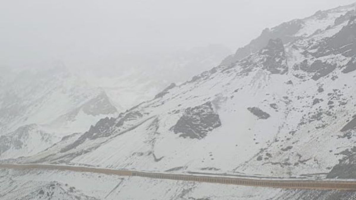 Así se presentaba este lunes el tiempo en la Ruta 7 cerca del Paso Internacional Cristo Redentor, el que fue habilitado al tránsito.