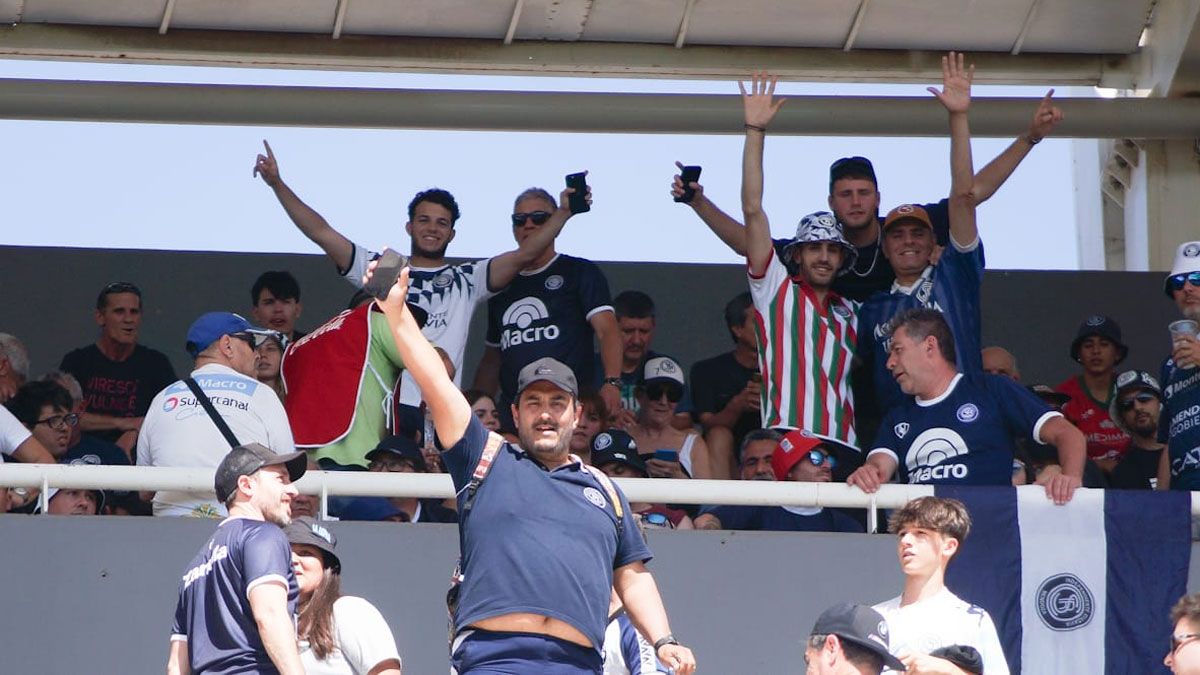 Las Mejores Fotos De Independiente Rivadavia Y Sus Hinchas En Córdoba