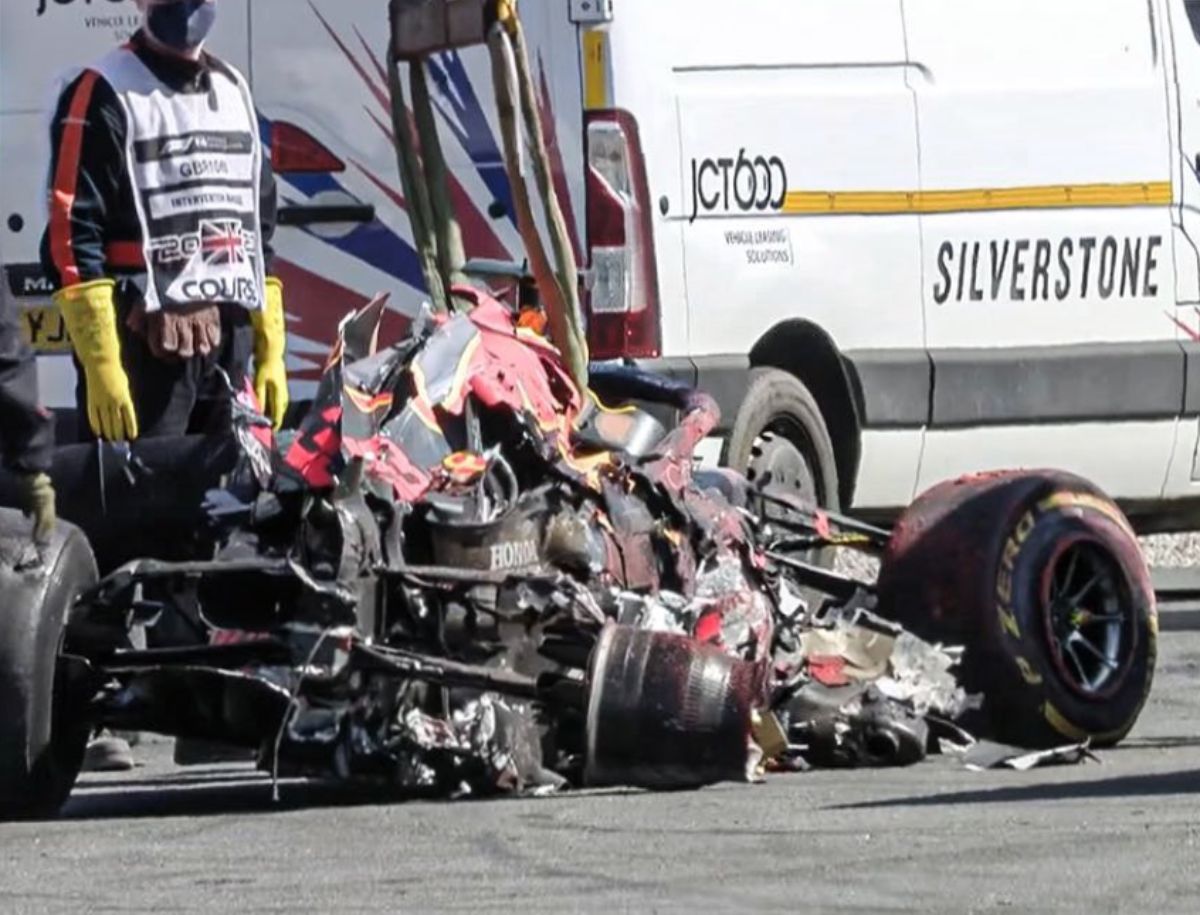 El Red Bull de Max Verstappen qued&oacute; totalmente destruido.