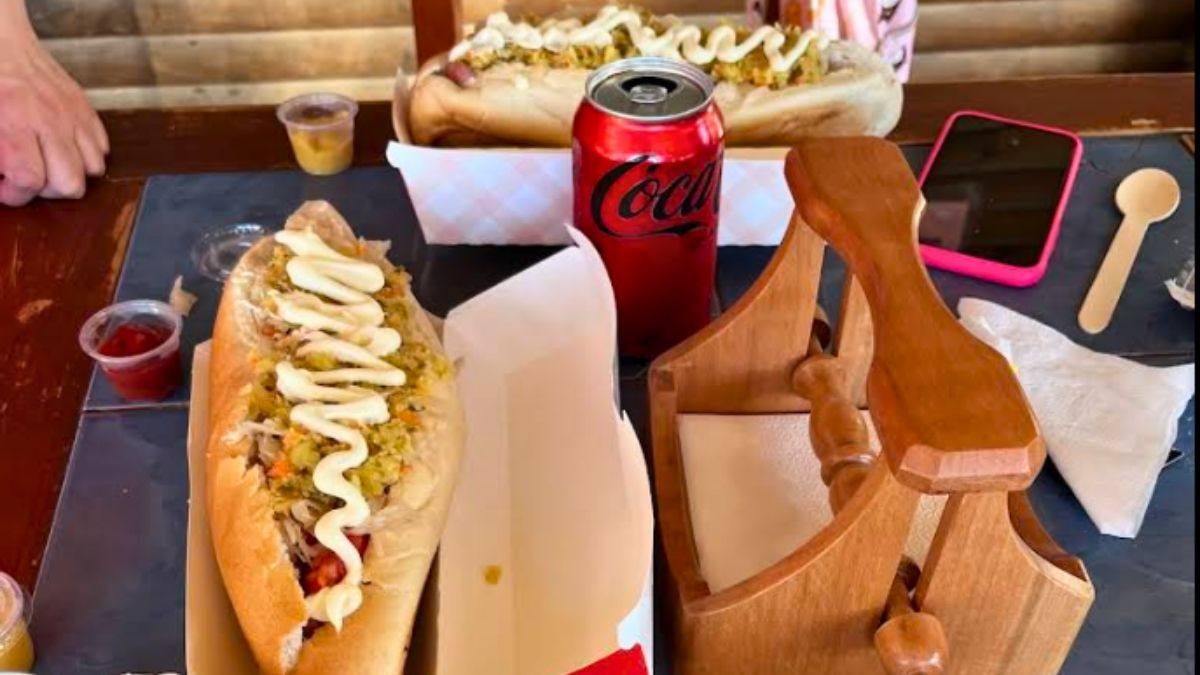 Los completos también son un clásico en esta restaurante. Los completos también son un clásico en esta restaurante.