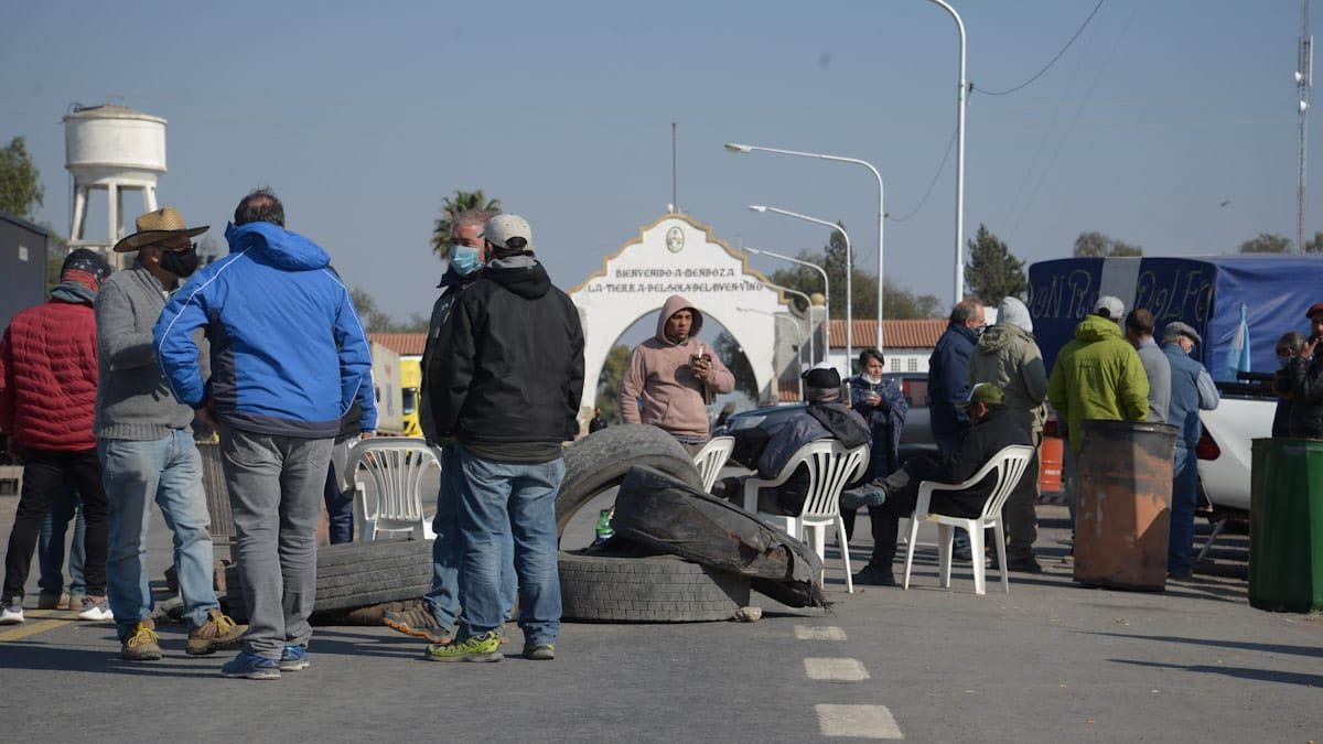 Los productores ganaderos mendocinos debieron levantar el bloqueo de la ruta 7 en el ingreso a San Luis, luego de una&nbsp;