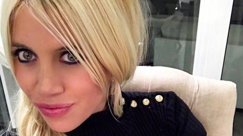 Wanda Nara llevó a la cancha a Isabella con sólo diez días de nacida