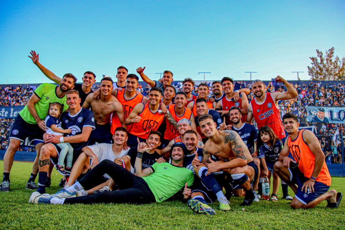 La Lepra celebró a lo grande el pase a la final que terminó siendo el ascenso La Lepra celebró a lo grande el pase a la final que terminó siendo el ascenso