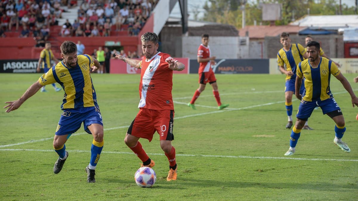Rubens Sambueza le ha dado jerarquía al Deportivo Maipú.