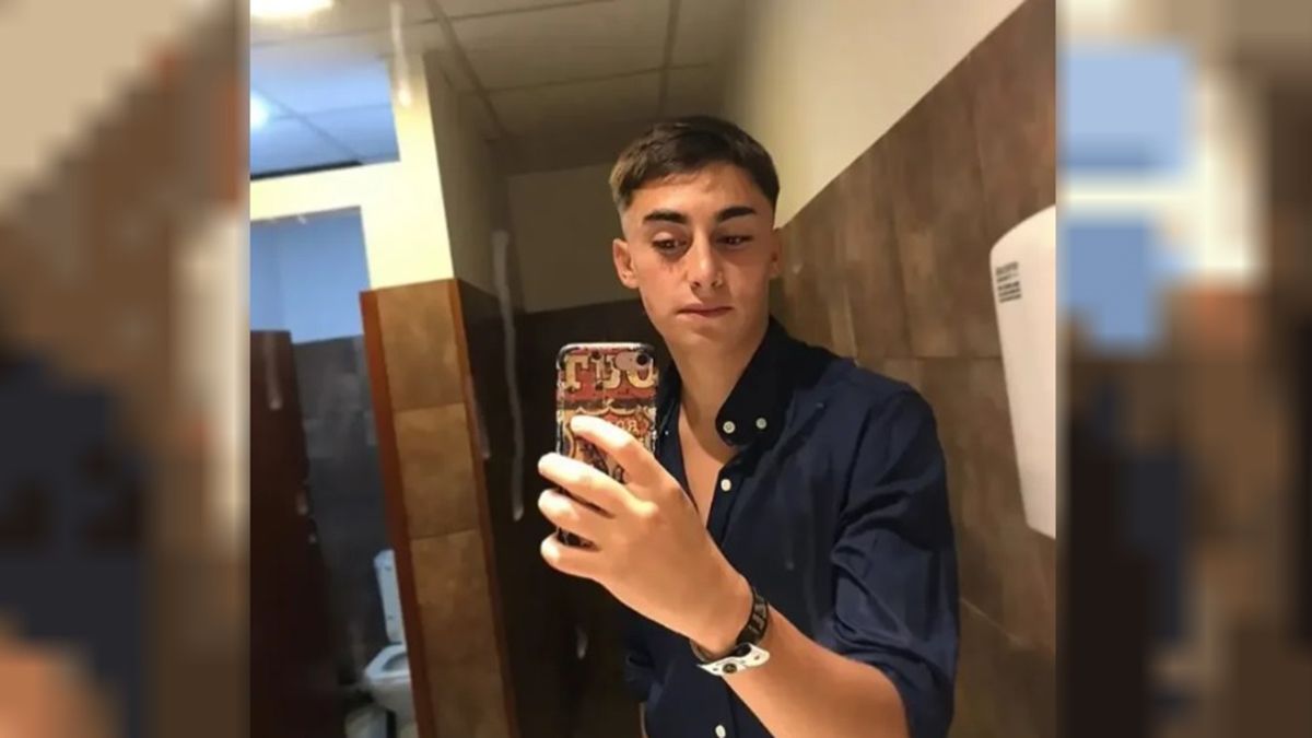 Gino Ansaloni, hijo del diputado nacional libertario Pablo Ansaloni, se encuentra prófugo tras el violento ataque Gino Ansaloni, hijo del diputado nacional libertario Pablo Ansaloni, se encuentra prófugo tras el violento ataque