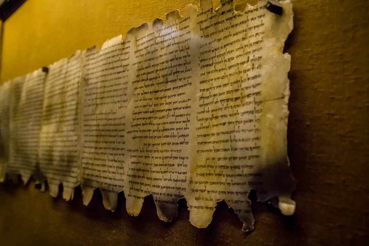 Descubrimiento realizado por la IA marca algo desconocido sobre los Manuscritos del Mar Muerto