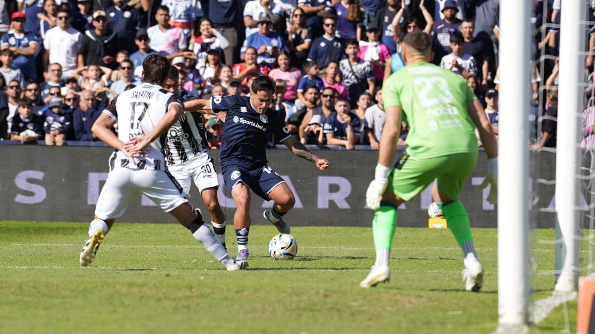 Independiente Rivadavia se aseguró el primer puesto de su zona en el Apertura. Independiente Rivadavia se aseguró el primer puesto de su zona en el Apertura.