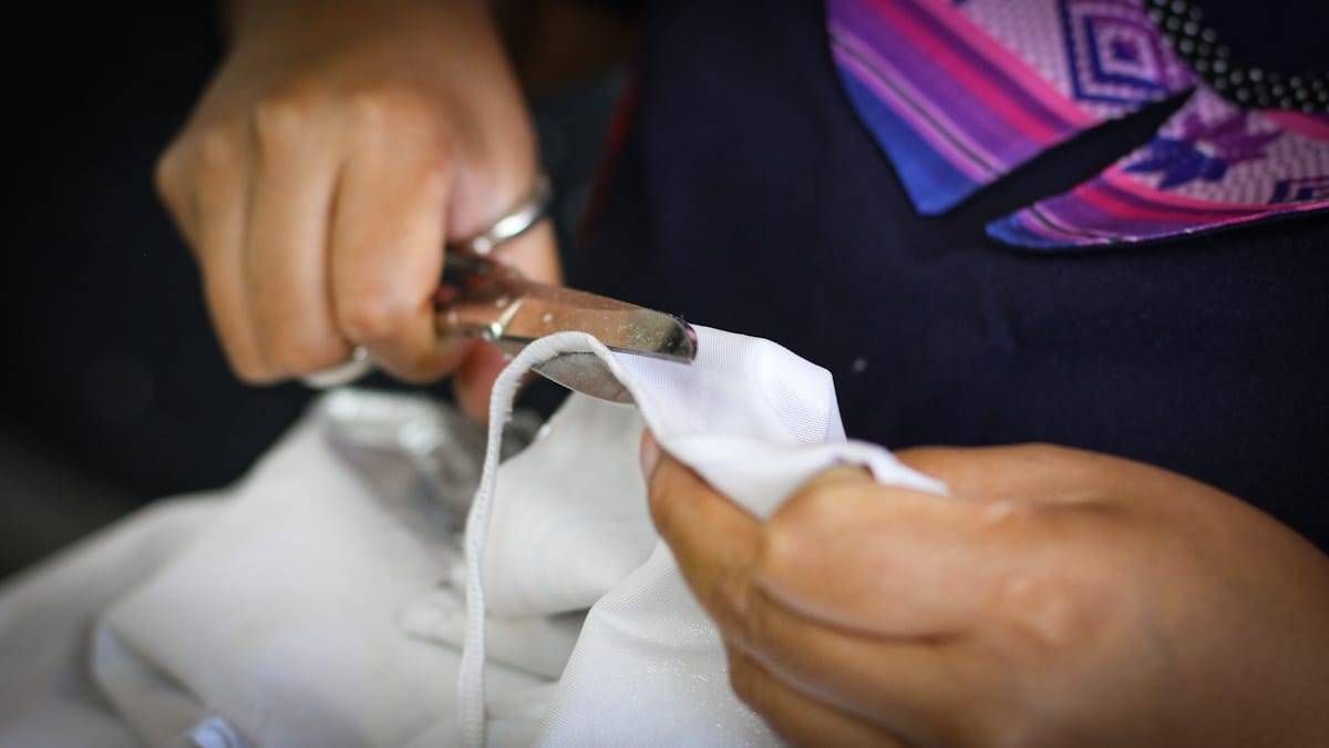 Diseños, costuras y planchado, todo se realiza en el espacio cultural Julio Le Parc para la Fiesta Nacional de la Vendimia. Diseños, costuras y planchado, todo se realiza en el espacio cultural Julio Le Parc para la Fiesta Nacional de la Vendimia.