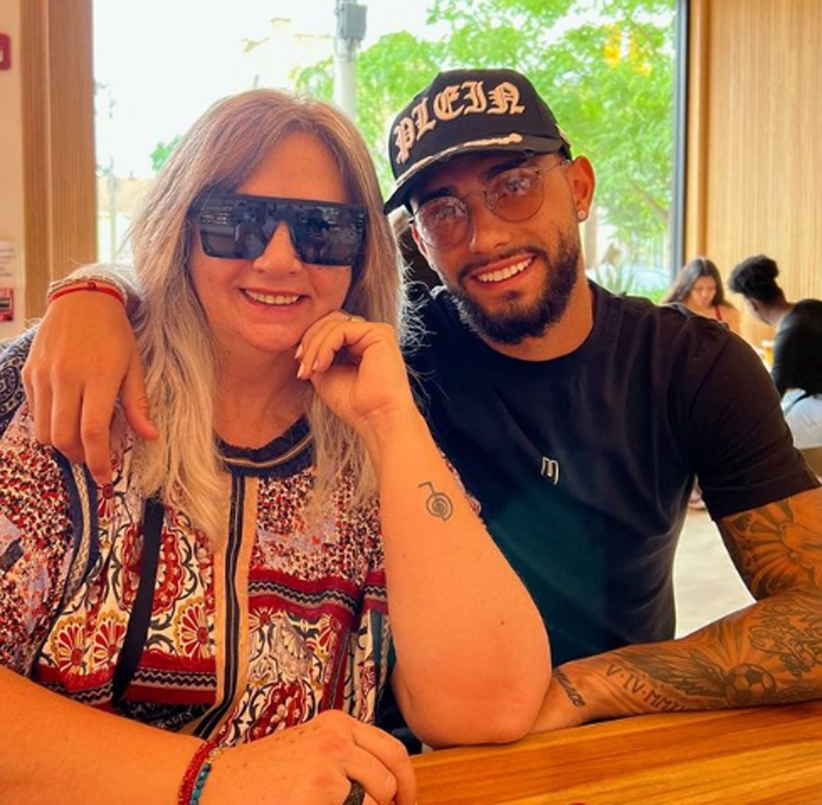 Valentín Castellanos junto a su madre en Nueva York, donde vive y juega actualmente