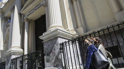 El INDEC informa la cantida de dinero que está fuea el sistema financiero.