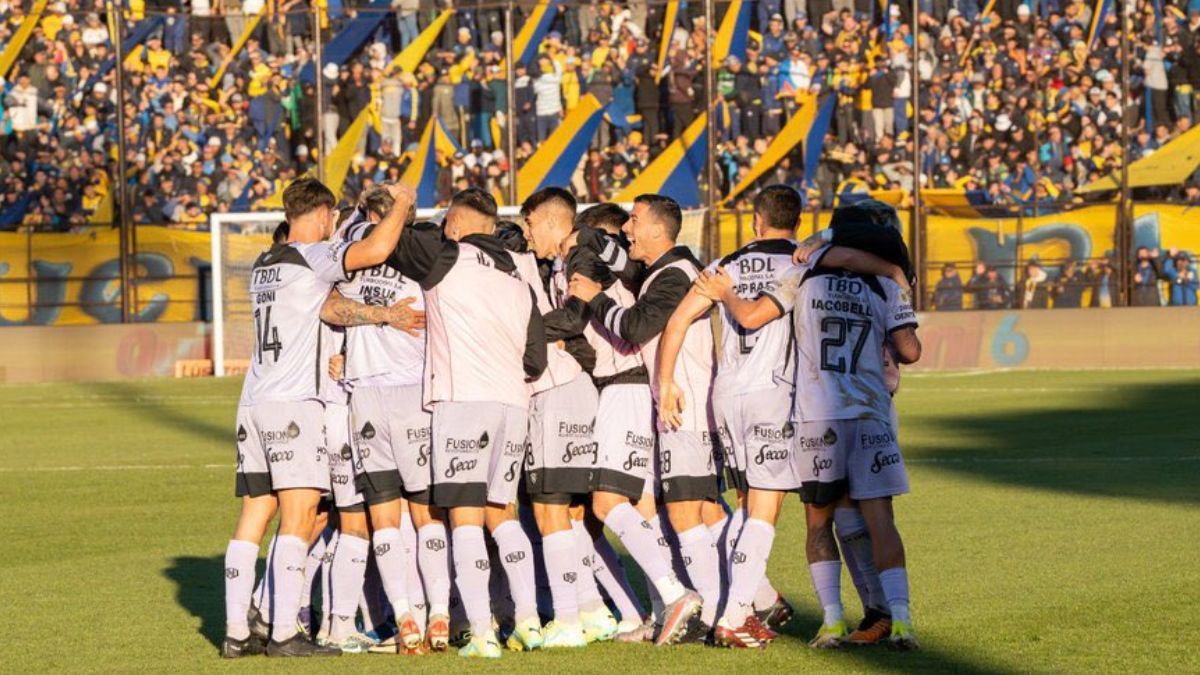 Barracas Central dio el batacazo y eliminó a Rosario Central en los 16vos de final de la Copa Argentina. 