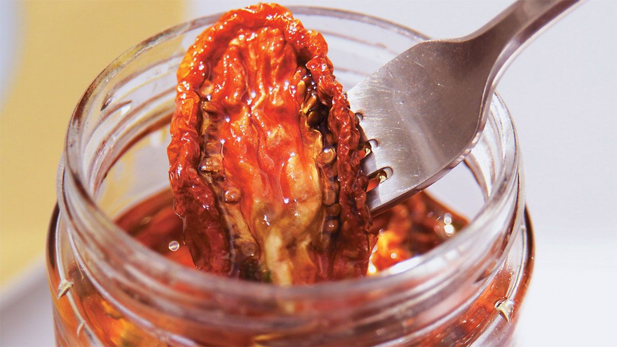 Los tomates secos en aceite se hacen con una receta que quedan exquisitos.