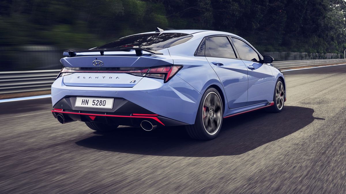 El Elantra, un compacto con un precio atractivo. El Elantra, un compacto con un precio atractivo.