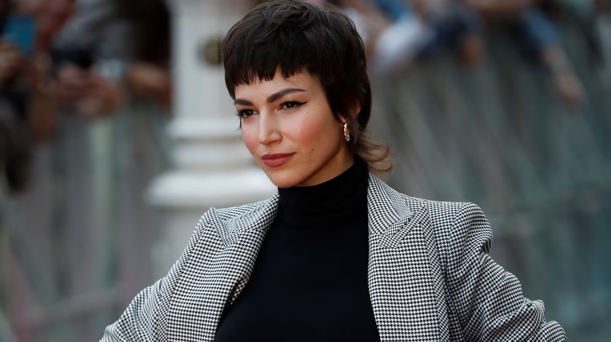 Úrsula Corberó invita a llevar un estilo híbrido en el cabello. Úrsula Corberó invita a llevar un estilo híbrido en el cabello.