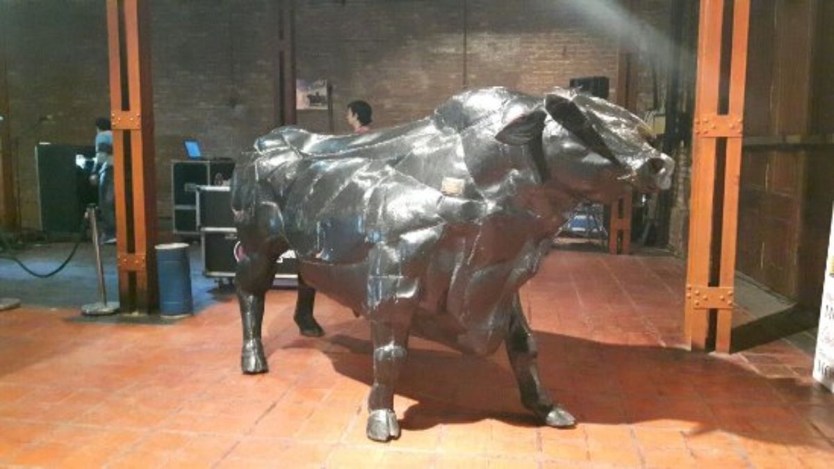 Los maipucinos eligieron al Toro de Bodega Giol como escultura emblemática para la plaza departamental