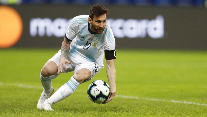 Pedirán la renuncia al DT de Ecuador, primer rival de Argentina en eliminatorias