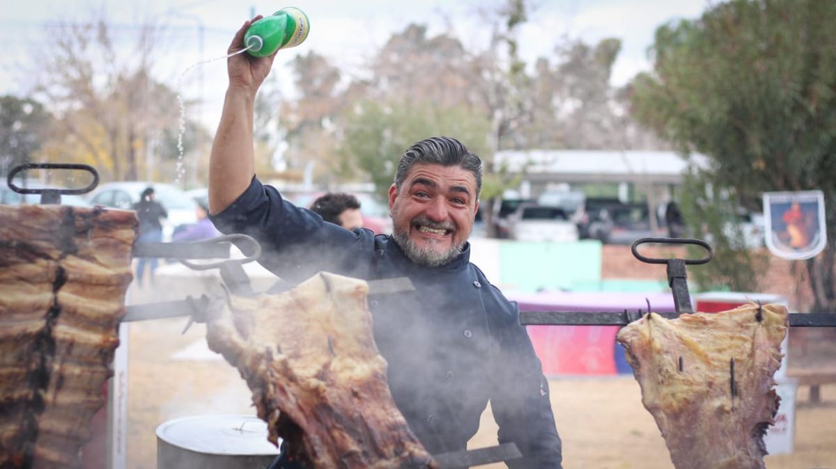 Javier Sosa, el "chef nómade", estuvo a cargo de la cocina, que -a juzgar por lo poquísimo que quedó- fue verdaderamente de primera. Javier Sosa, el "chef nómade", estuvo a cargo de la cocina, que -a juzgar por lo poquísimo que quedó- fue verdaderamente de primera.
